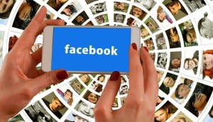 Facebook-phone-pic